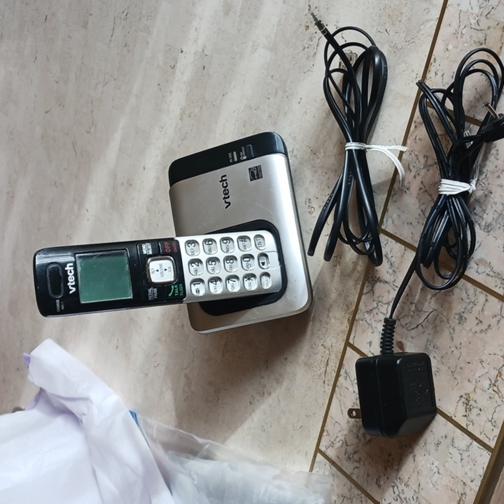 Cordless Phone/Vtech with clip In jack wire And Charger...New